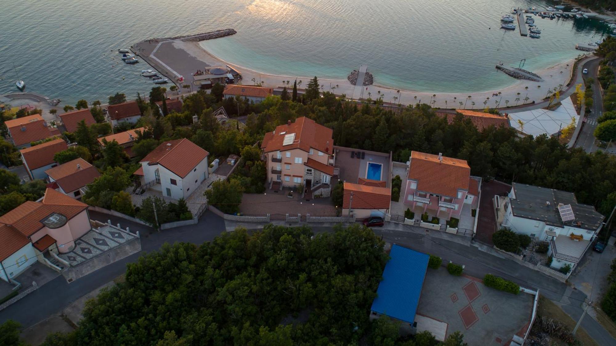 Apartments Villa Antonia Jadranovo Buitenkant foto